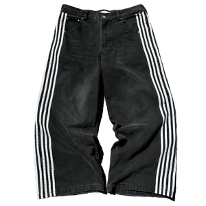 TRACK JEANS (BLACK/WHITE) heavencanwait.store