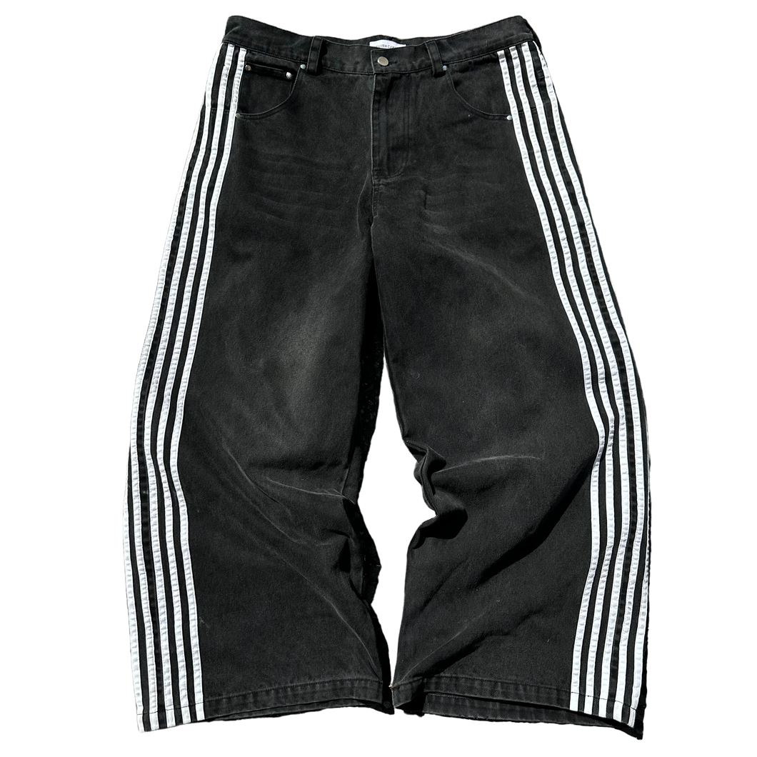 TRACK JEANS (BLACK/WHITE) heavencanwait.store